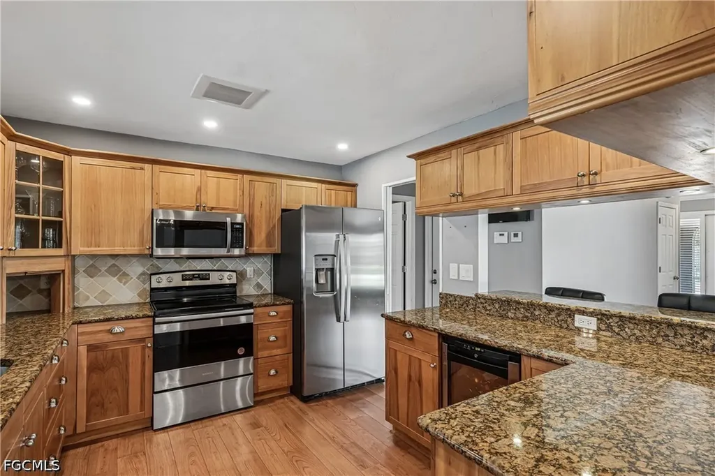 2206 SE 10th Place Cape Coral FL 33990