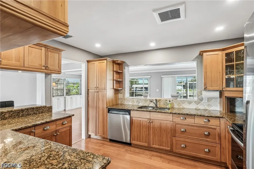 2206 SE 10th Place Cape Coral FL 33990
