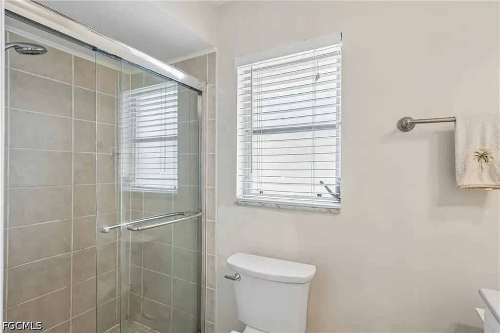2206 SE 10th Place Cape Coral FL 33990