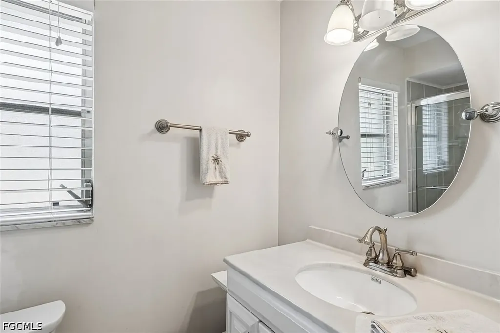 2206 SE 10th Place Cape Coral FL 33990