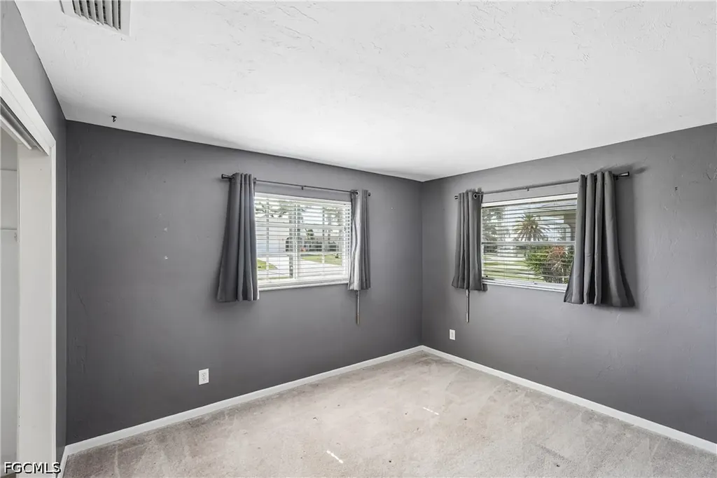 2206 SE 10th Place Cape Coral FL 33990