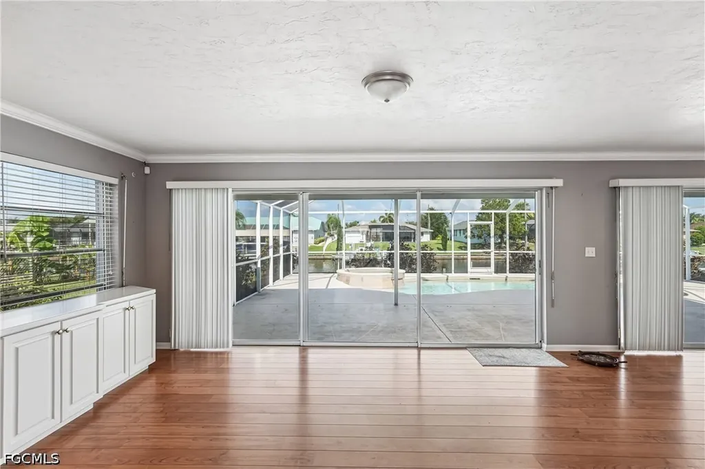 2206 SE 10th Place Cape Coral FL 33990