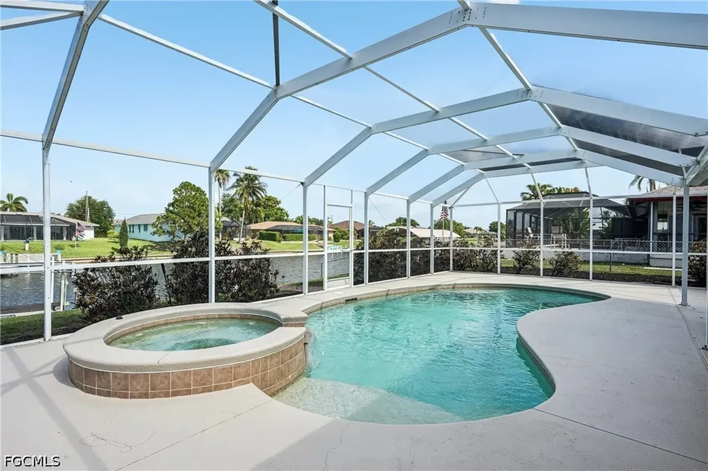 2206 SE 10th Place Cape Coral FL 33990
