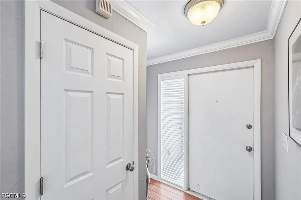 2206 SE 10th Place Cape Coral FL 33990