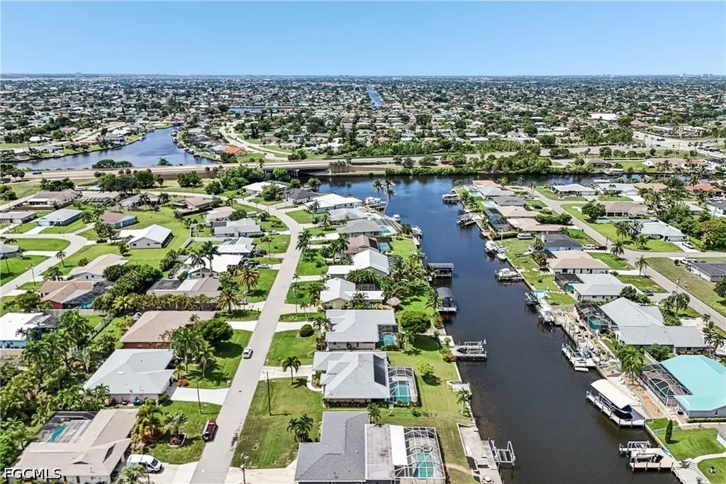 2206 SE 10th Place Cape Coral FL 33990