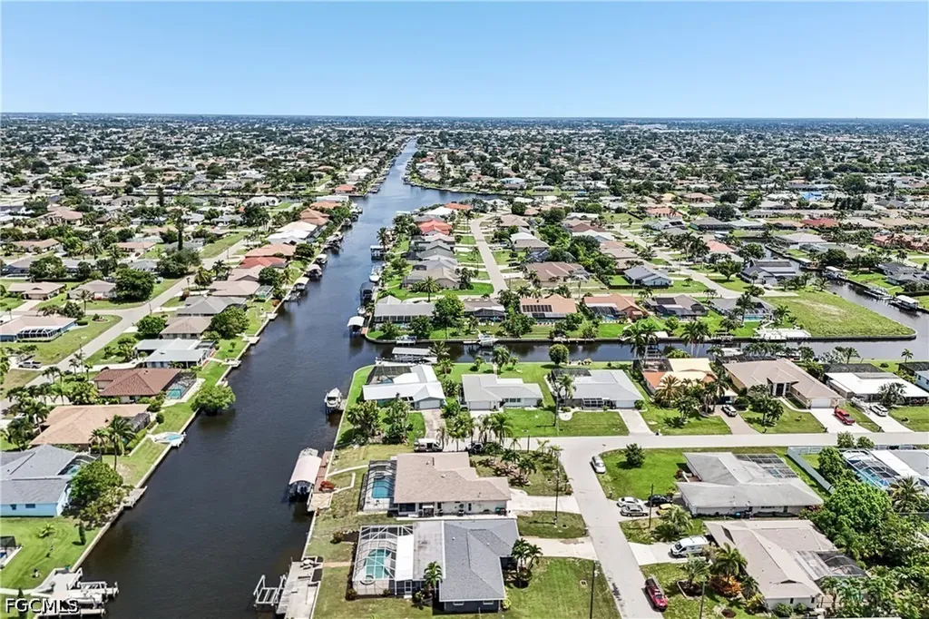 2206 SE 10th Place Cape Coral FL 33990