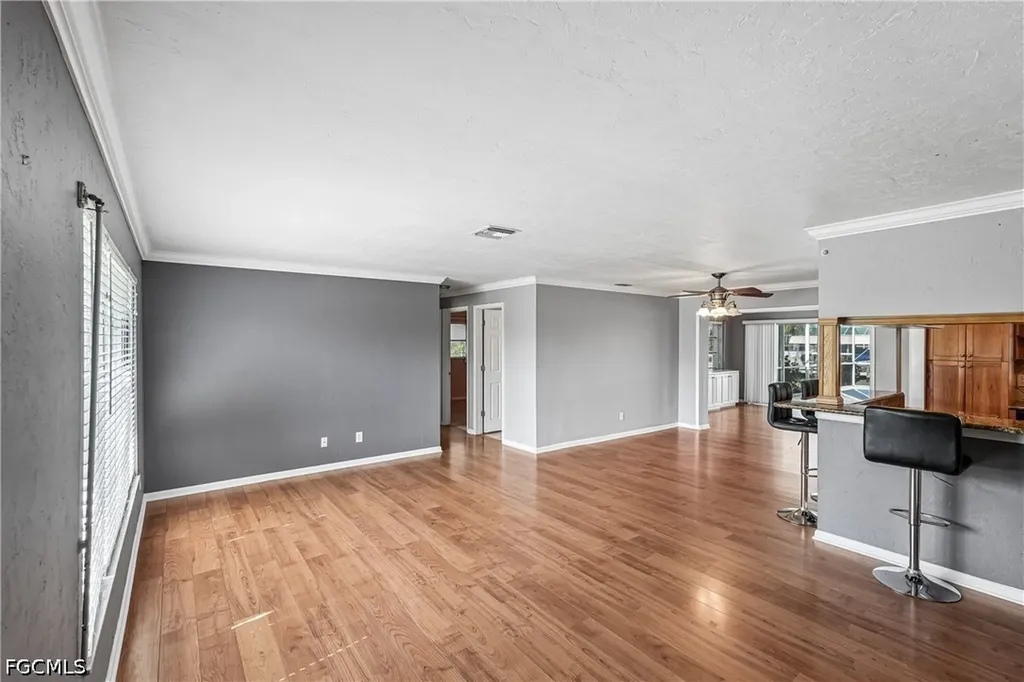 2206 SE 10th Place Cape Coral FL 33990