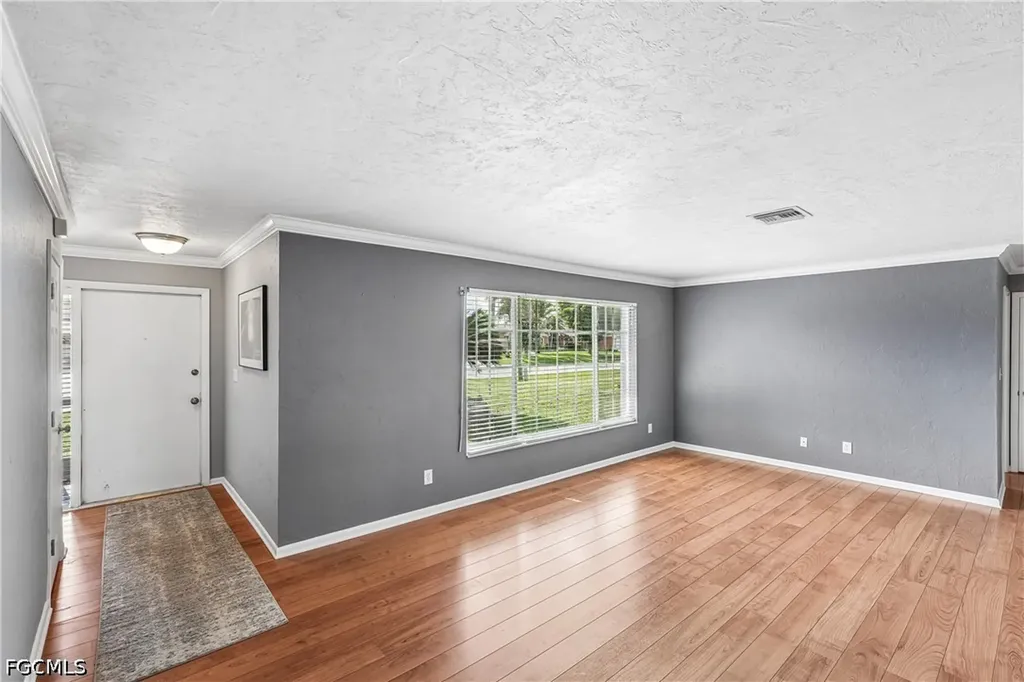 2206 SE 10th Place Cape Coral FL 33990