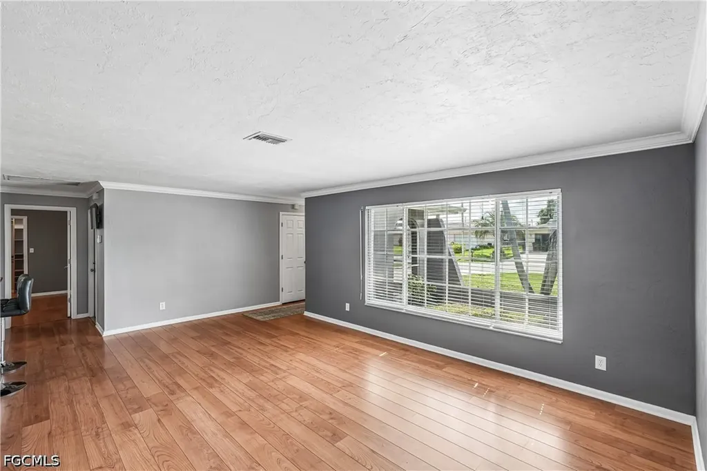 2206 SE 10th Place Cape Coral FL 33990