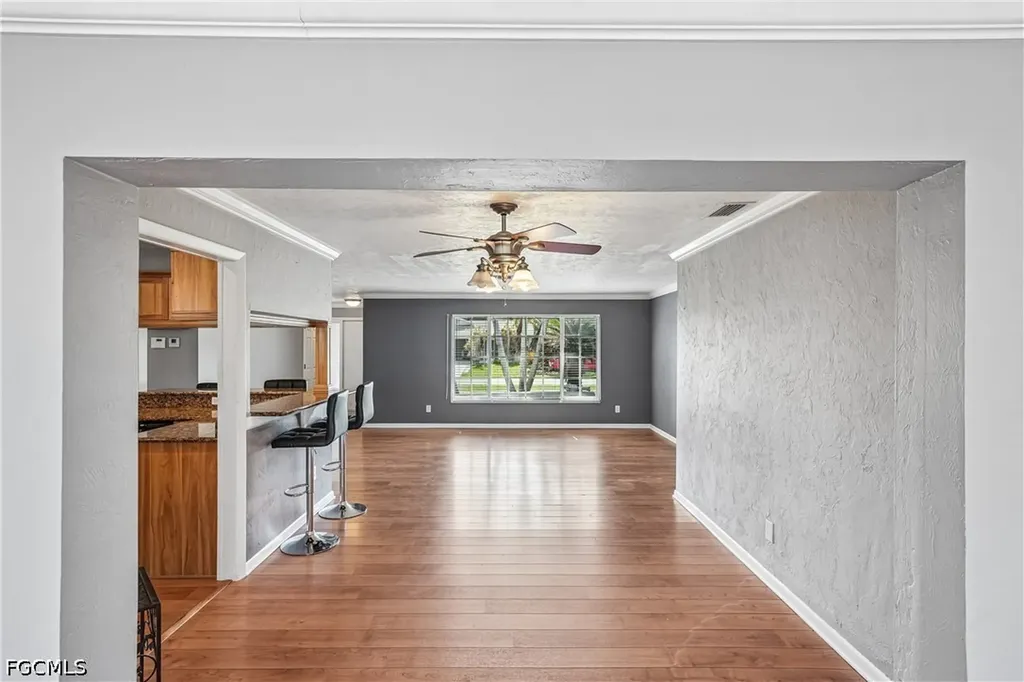 2206 SE 10th Place Cape Coral FL 33990