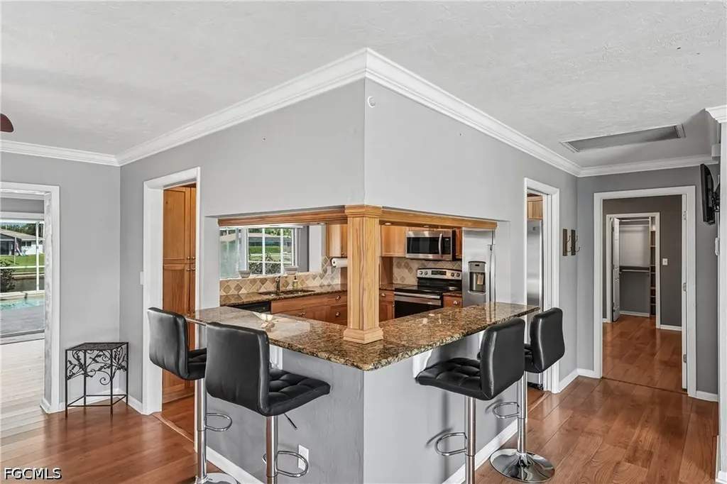 2206 SE 10th Place Cape Coral FL 33990