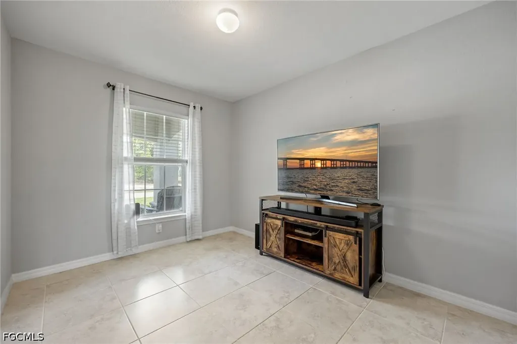 2816 NW 27th Street Cape Coral FL 33993