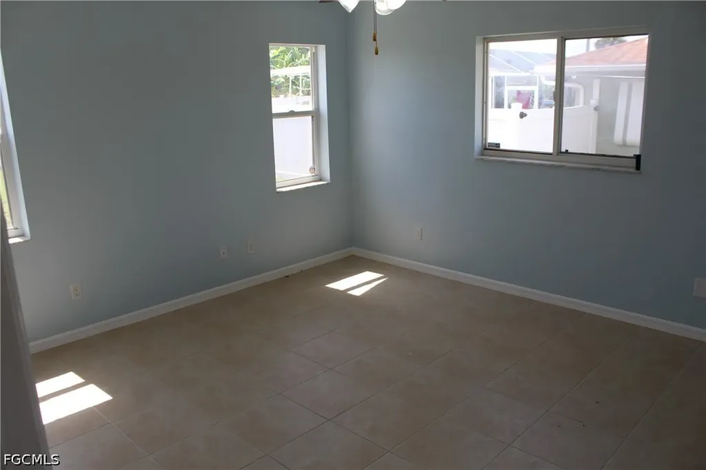 3006 SE 15th Place Cape Coral FL 33904