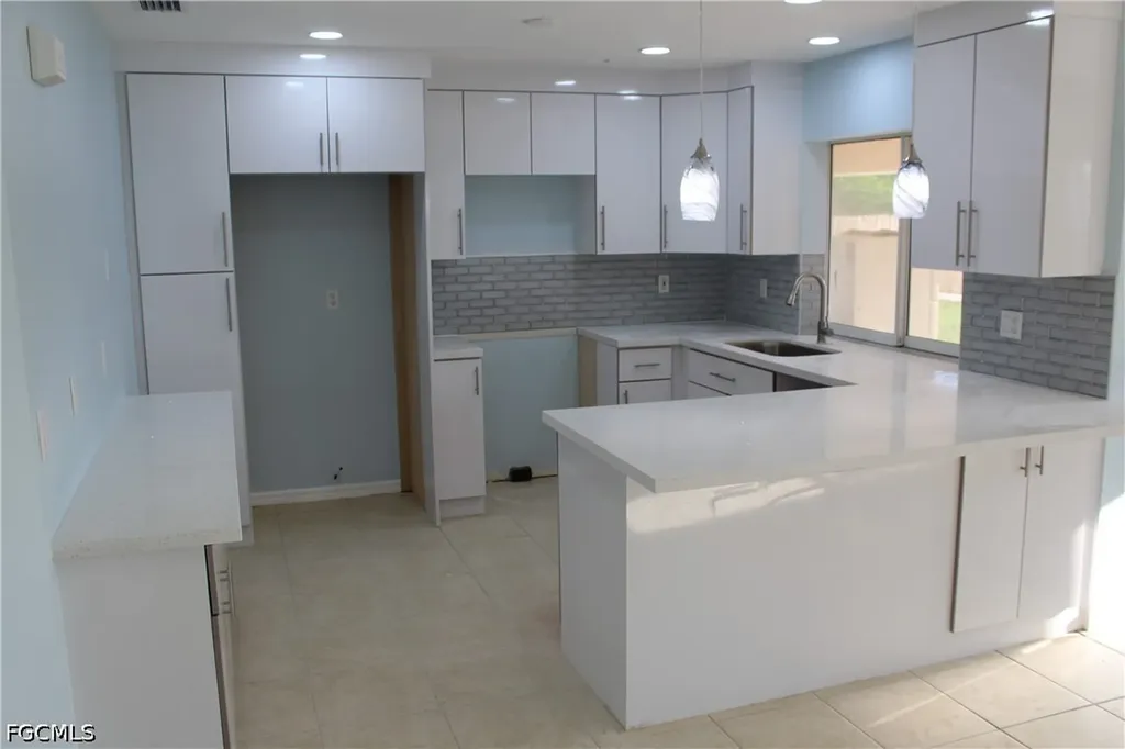 3006 SE 15th Place Cape Coral FL 33904