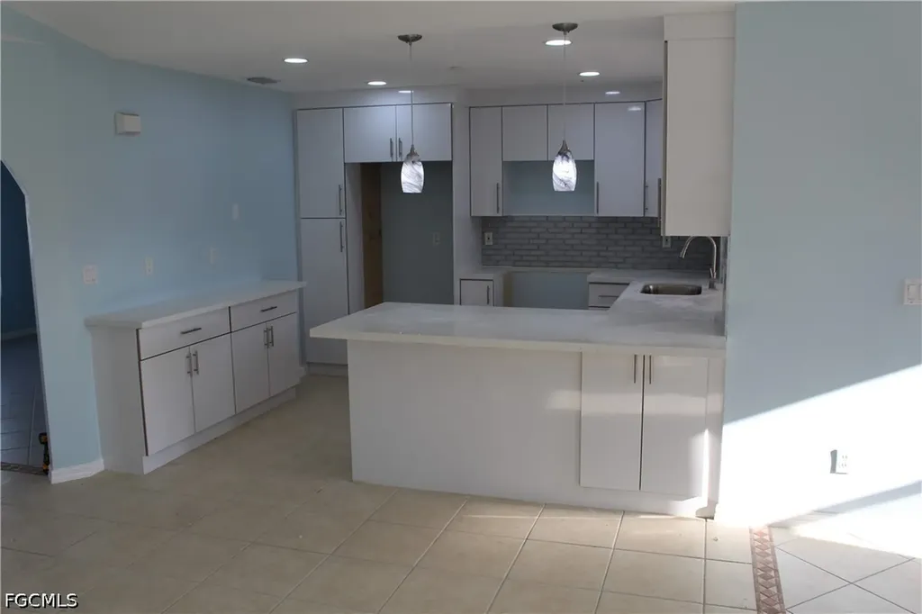 3006 SE 15th Place Cape Coral FL 33904