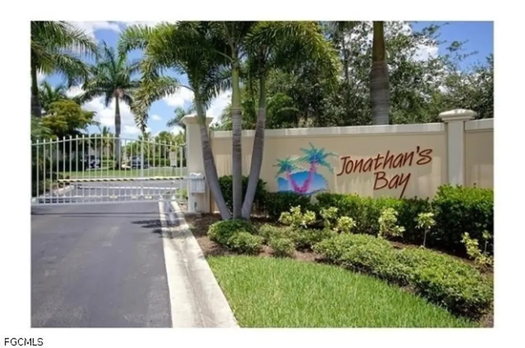 6020 Jonathans Bay Circle Fort Myers FL 33908