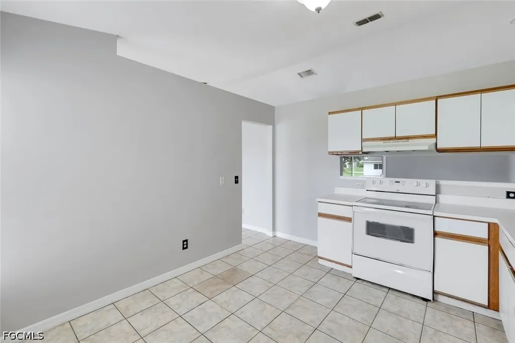 1409 SW 11th Place Cape Coral FL 33991