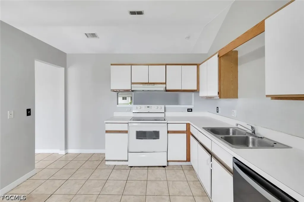 1409 SW 11th Place Cape Coral FL 33991
