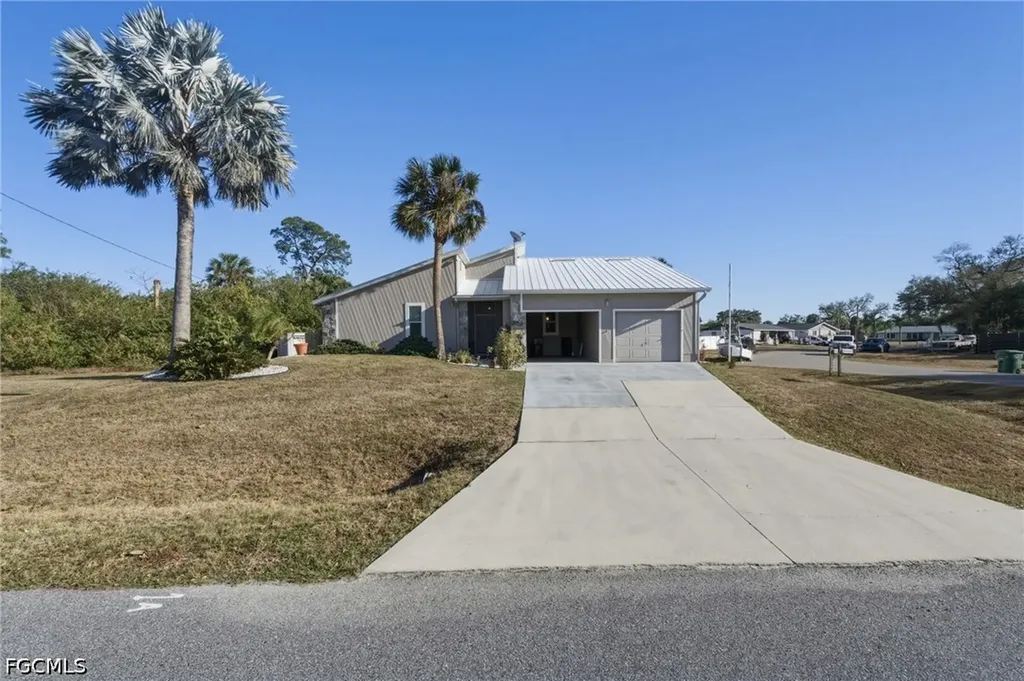 643 Blue Lane NW Port Charlotte FL 33952
