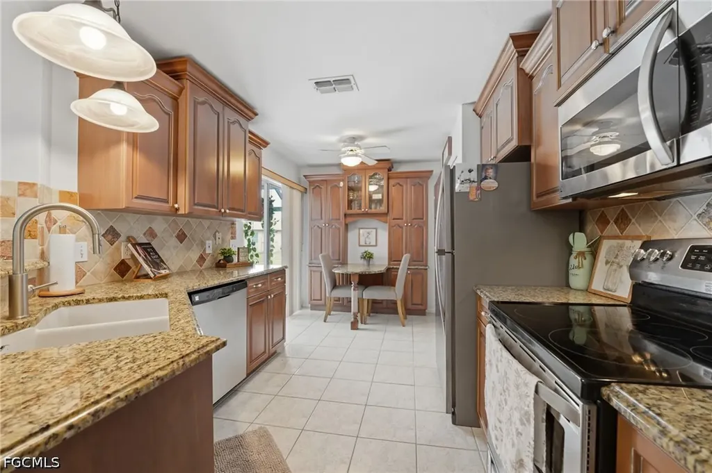 1212 SW 13th Street Cape Coral FL 33991