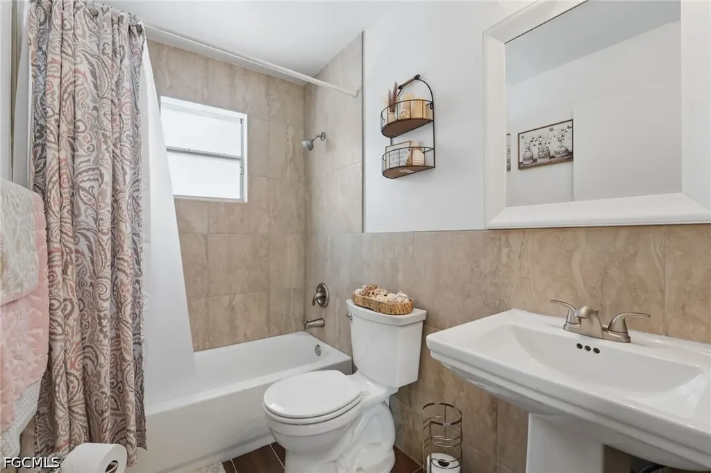 1212 SW 13th Street Cape Coral FL 33991