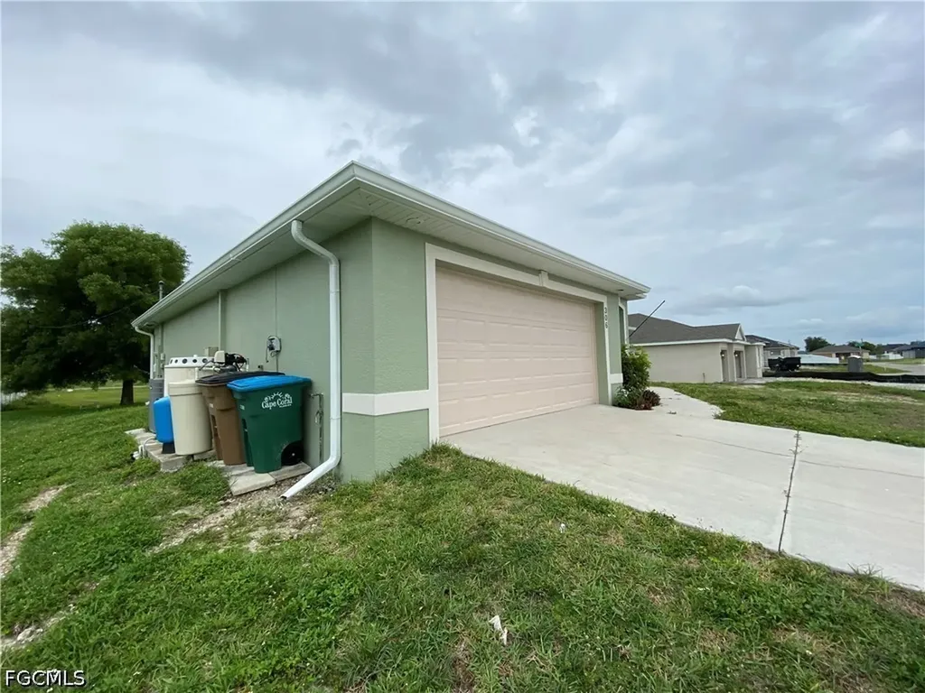 306 NE 14th Terrace Cape Coral FL 33909