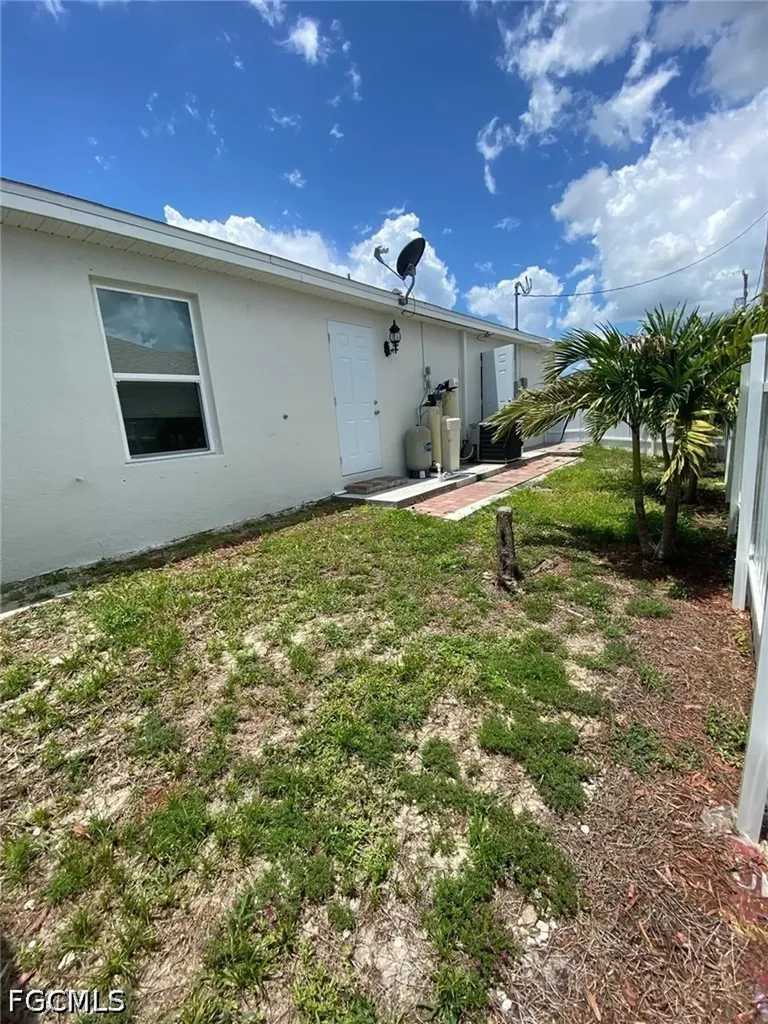 2017 NW 1st Avenue Cape Coral FL 33993