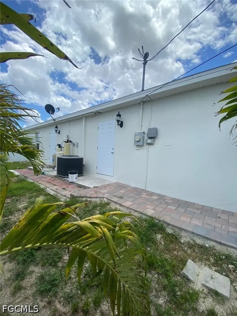 2017 NW 1st Avenue Cape Coral FL 33993