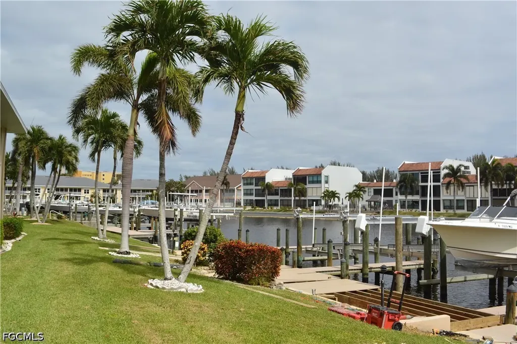 4229 SE 19th Place Cape Coral FL 33904