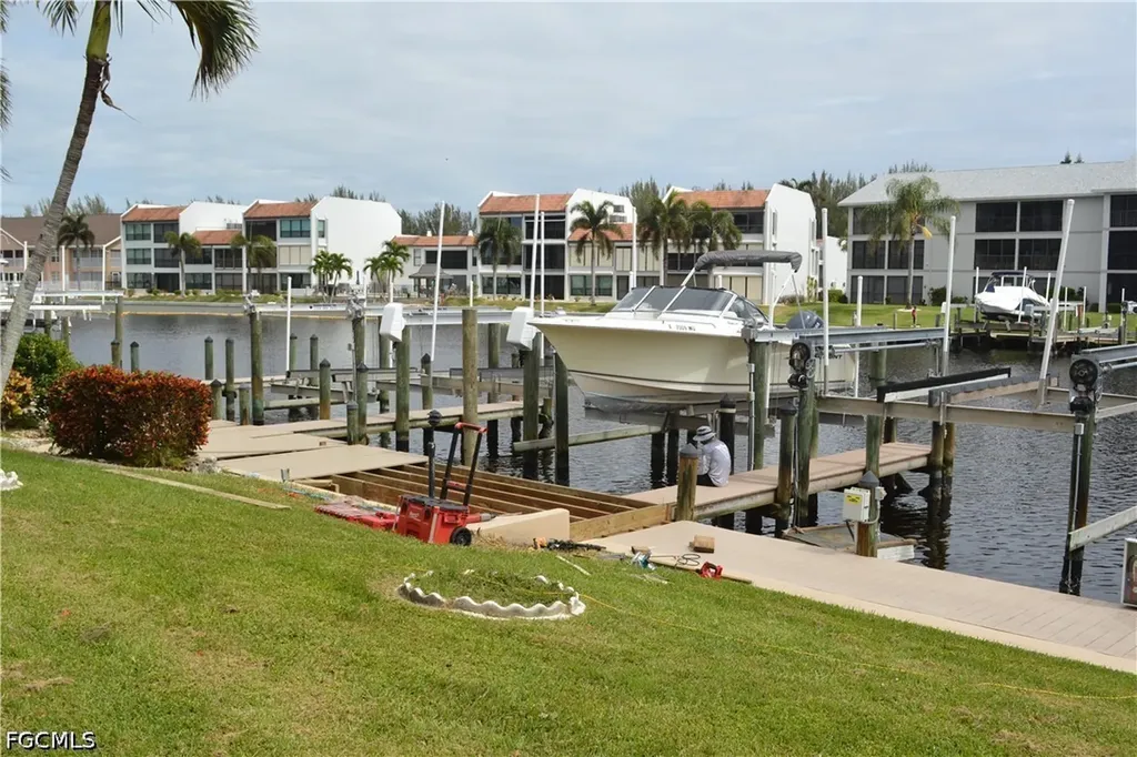 4229 SE 19th Place Cape Coral FL 33904