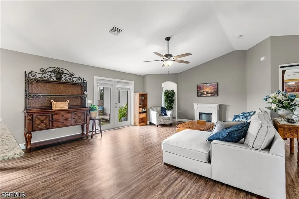 5013 Dania Circle Labelle FL 33935