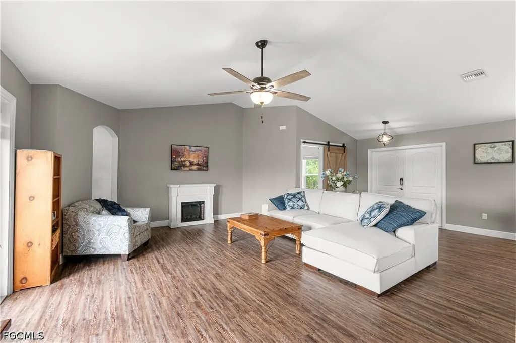 5013 Dania Circle Labelle FL 33935