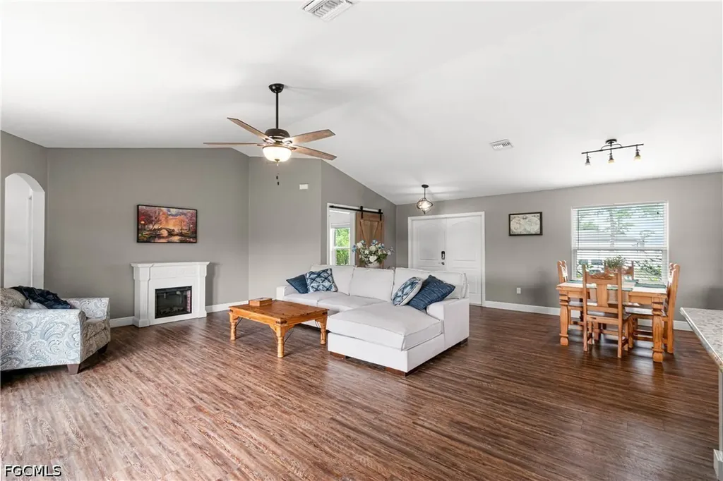 5013 Dania Circle Labelle FL 33935