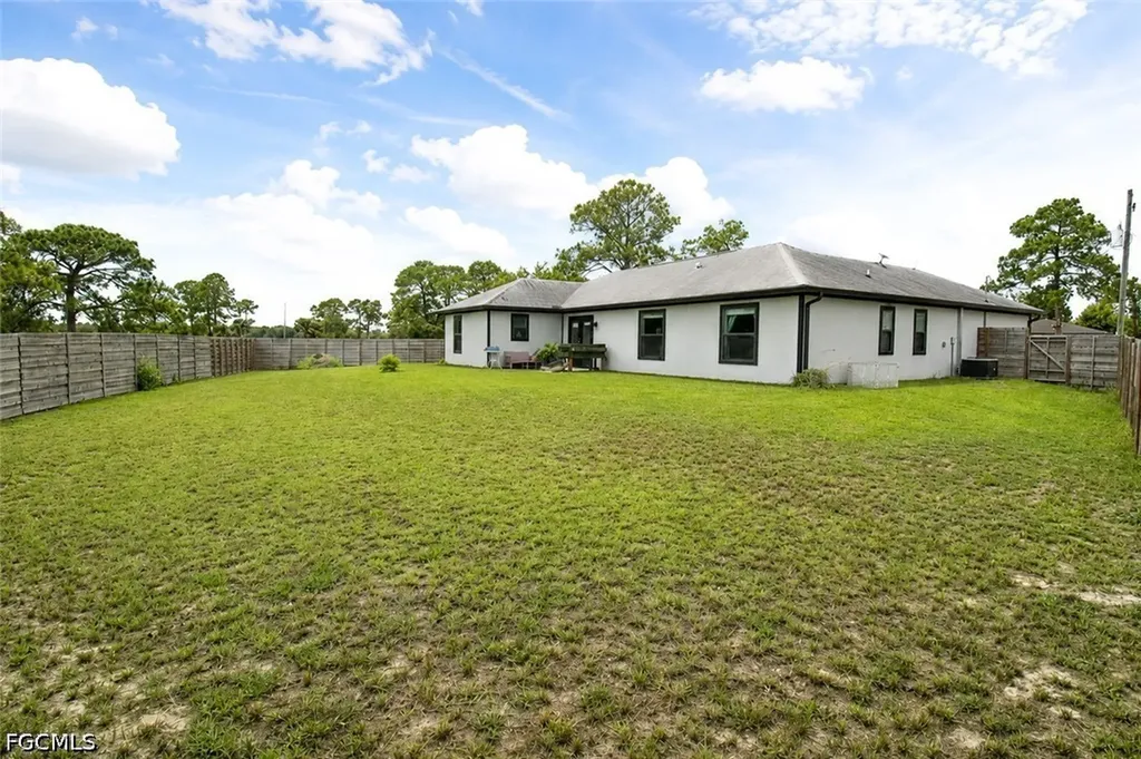 5013 Dania Circle Labelle FL 33935