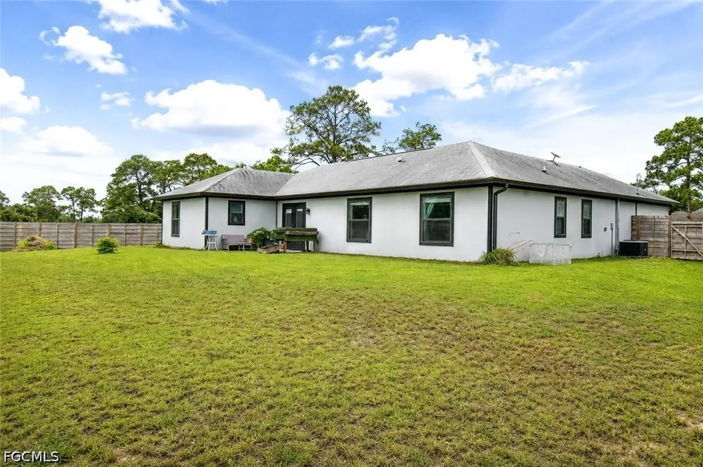 5013 Dania Circle Labelle FL 33935