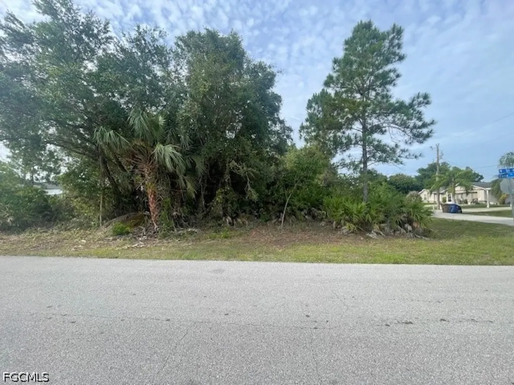 806 Zona Avenue N Lehigh Acres FL 33971