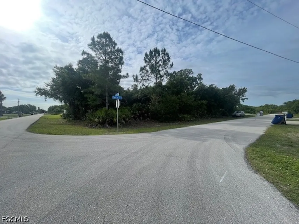 806 Zona Avenue N Lehigh Acres FL 33971