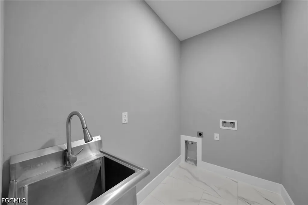 1201 SW 8th Place Cape Coral FL 33991