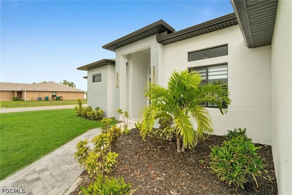 1201 SW 8th Place Cape Coral FL 33991