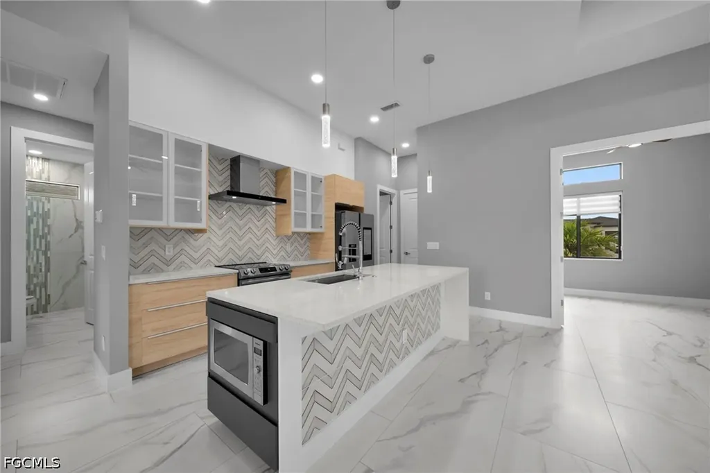 1201 SW 8th Place Cape Coral FL 33991