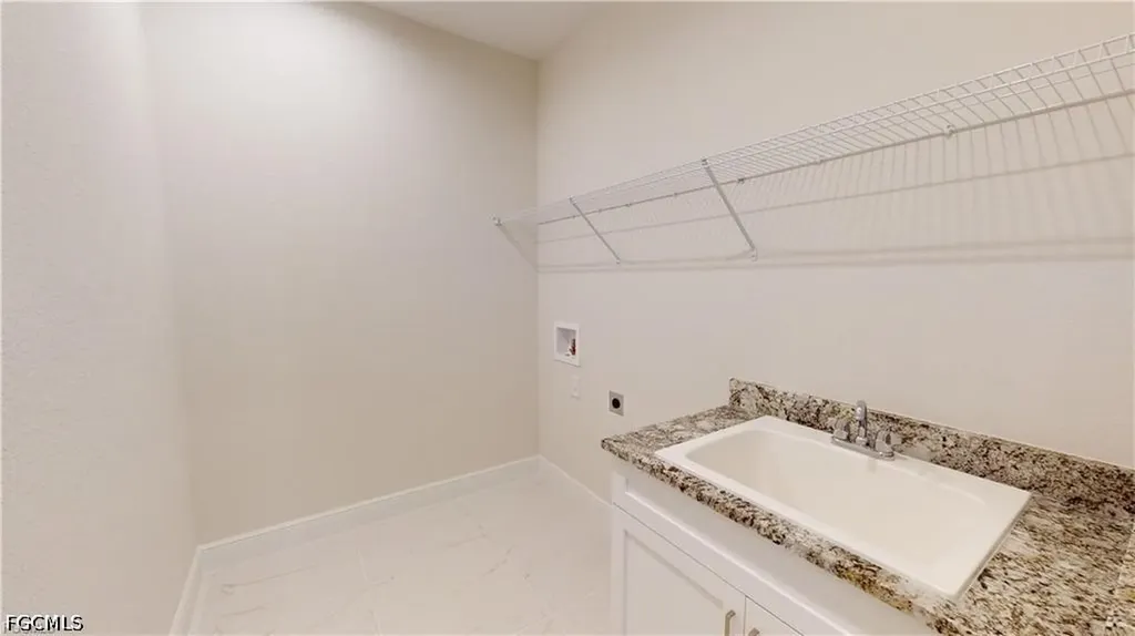 2809 Cape Coral Parkway W Cape Coral FL 33914