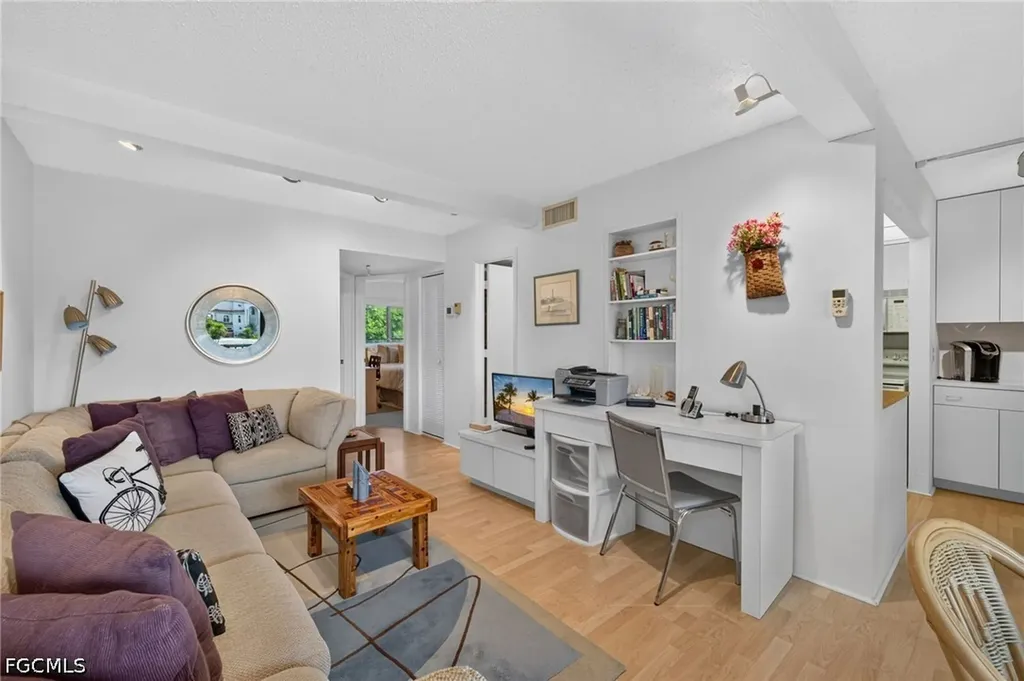 1250 Tennisplace Court Sanibel FL 33957