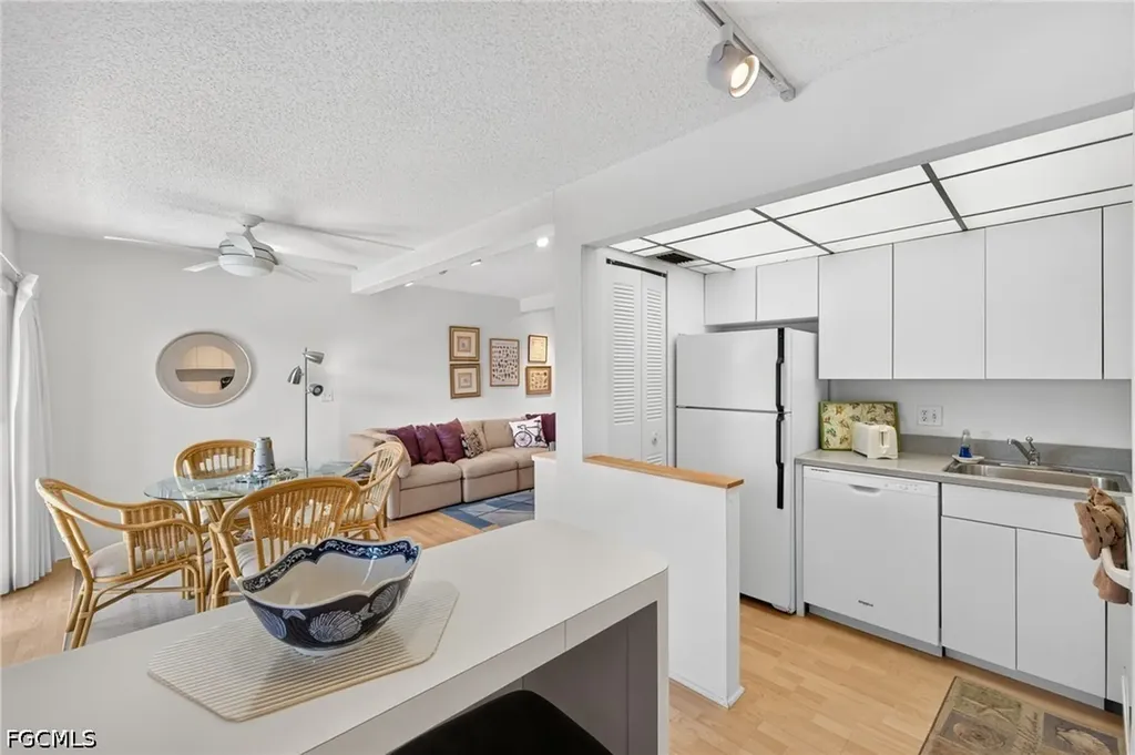 1250 Tennisplace Court Sanibel FL 33957