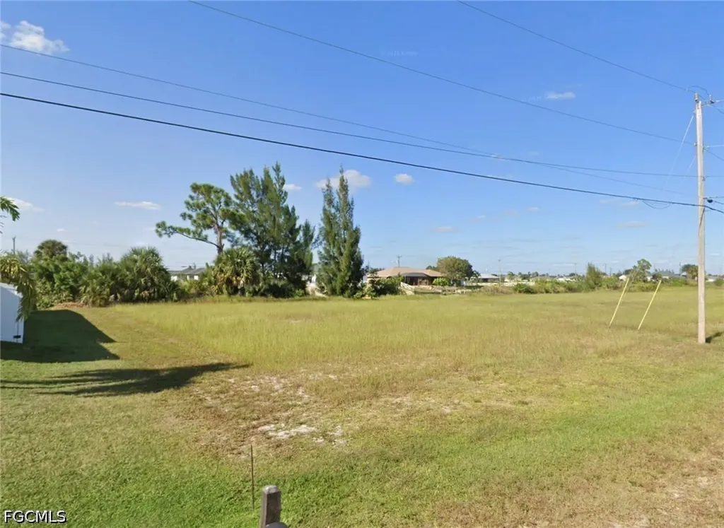 1007 NE 37th Terrace Cape Coral FL 33909