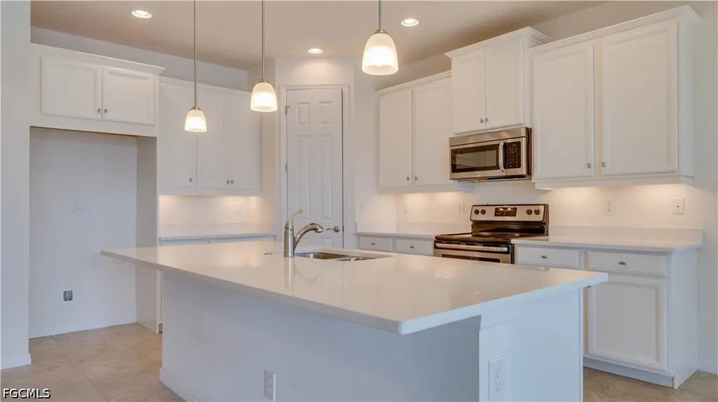 3036 Sunset Pointe Circle Cape Coral FL 33914