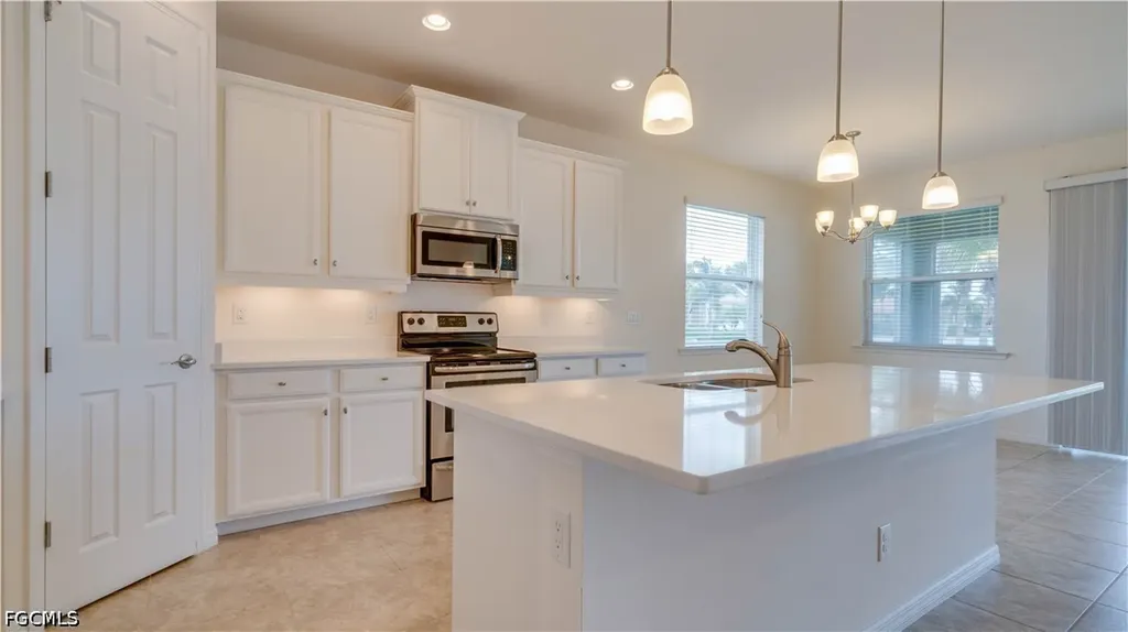 3036 Sunset Pointe Circle Cape Coral FL 33914