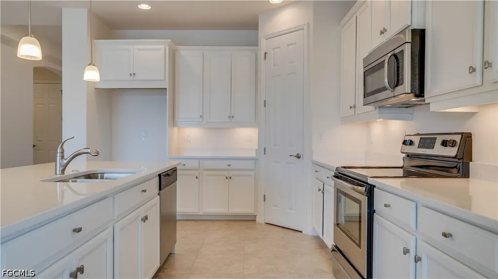 3036 Sunset Pointe Circle Cape Coral FL 33914
