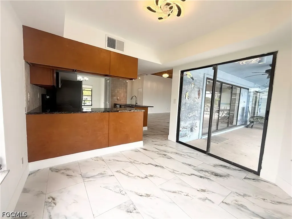 201 SW 8th Street Cape Coral FL 33991