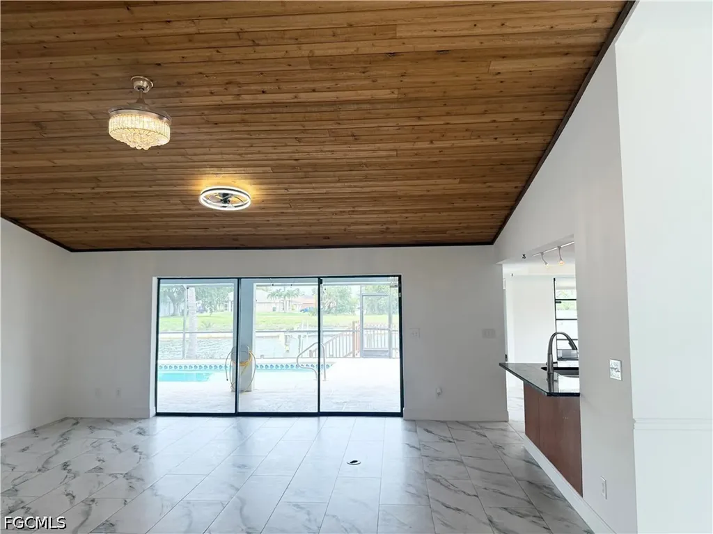 201 SW 8th Street Cape Coral FL 33991
