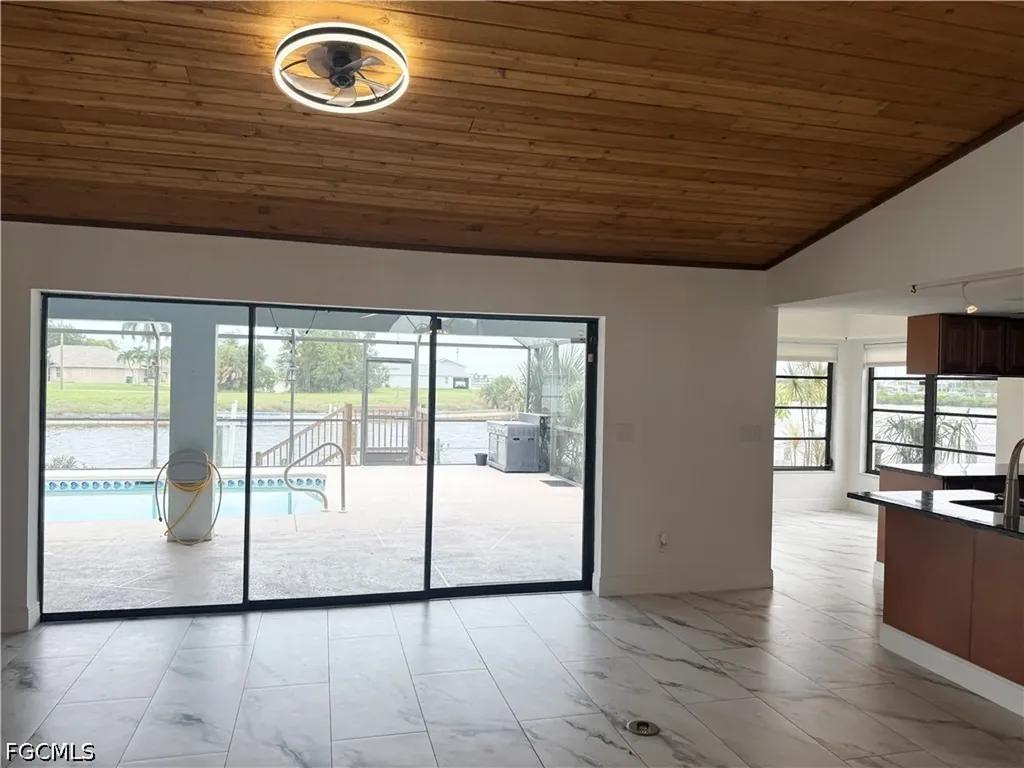 201 SW 8th Street Cape Coral FL 33991